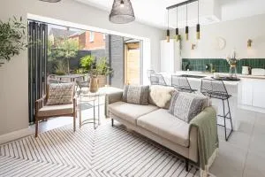 Host & Stay - The School House - Callow