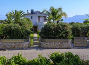 Elia Seaside Villa, Amazing 2-Story Eco Pool House!