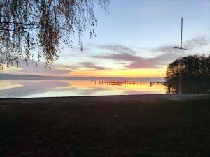 Neubau-Ferienwohnung mit Panorama-Seeblick