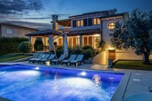 Villa De Flora with salt water pool & sea view near Fažana - Galižana