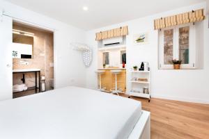 The Grisia Room 