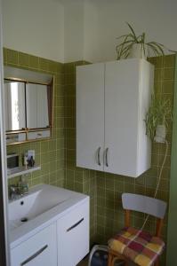 Maisons d'hotes Chez Therese et Marguerite : Chambre Quadruple - Vue sur Jardin