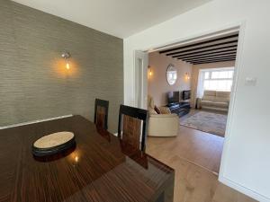 Fabulous Family Home in Lovely Little Stoke