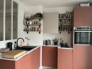 Confortable studio Canal st Martin