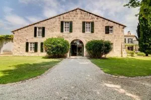 Le Mas de Peint - Hôtel et Restaurant - Le Sambuc