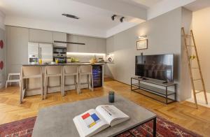 Well-designed apartment by the Acropolis GHH