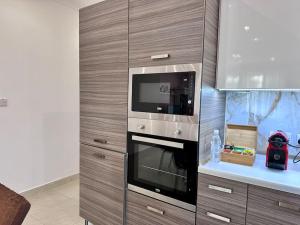 5 people,2 double,1 sofa bed Ferry,Beach&Pool club