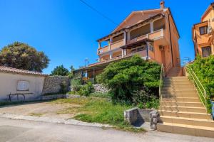 Apartments Ruzica F - 3hvězdičkové hotely ve městě Lopar