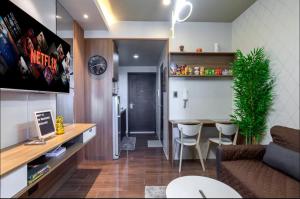 COZY SKYLINE CONDO in MAKATI