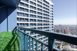 COZY SKYLINE CONDO in MAKATI