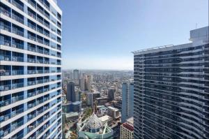 COZY SKYLINE CONDO in MAKATI
