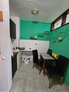 Apartman Yellow House