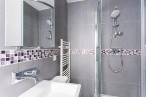 GuestReady -Cozy Apartment with Eiffel Tower view