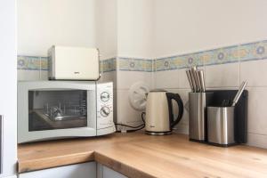 GuestReady - Stylish Apt w Parking near Edinburgh