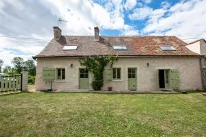 Longère typique à la campagne - Parçay-les-Pins