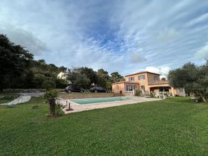 Villas La pinede, 8 couchages vaste terrain piscine : photos des chambres