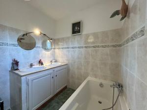 La pinède, 8 couchages vaste terrain piscine