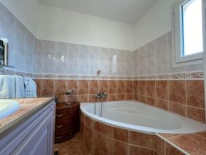 La pinède, 8 couchages vaste terrain piscine