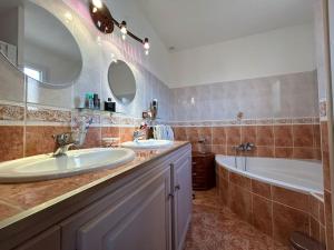 La pinède, 8 couchages vaste terrain piscine