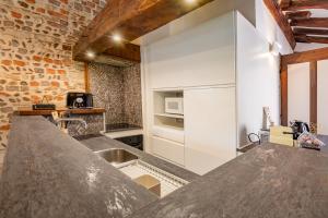 Plongez dans lHistoire du Centre-Ville - Le Refuge Médiéval - 3 étoiles