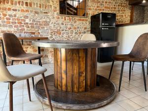 Plongez dans lHistoire du Centre-Ville - Le Refuge Médiéval - 3 étoiles