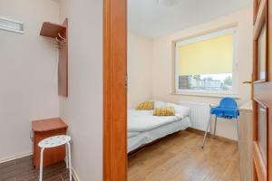 Wakacyjny Apartament z Parkingiem 500 m od Plaży by Noclegi Renters