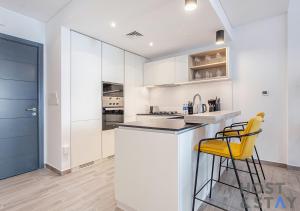 1BR Belgravia Apartment with pool view