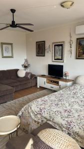 Kazanlak DOWNTOWN Central Apartment Guesthouse with Full Kitchen, Panoramic Views, Self Check-in & Free Parking, Best Value!