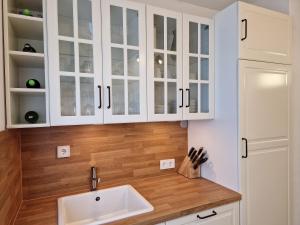 Sonnenhang im Boho-Stil mit Balkon, 500m zum See, 2 Schlafzimmer