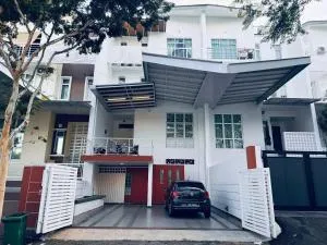 Summer Villa Batu Ferringhi - 丹绒武雅