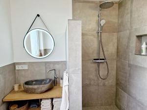 Sonnenhang im Boho-Stil mit Balkon, 500m zum See, 2 Schlafzimmer