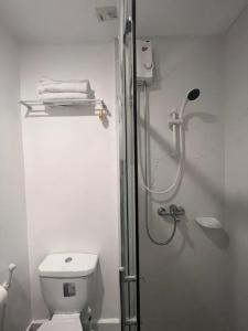 212B Amani Grand Resort Residences near Mactan Airport with pool, gym, wifi, netflix