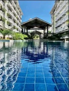212B Amani Grand Resort Residences near to Airport with pool, gym, wifi, netflix - Pusok