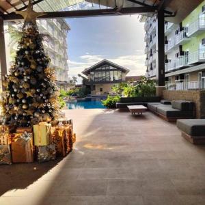 212B Amani Grand Resort Residences near Mactan Airport with pool, gym, wifi, netflix