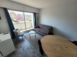 Appartements Appartement soigne a deux pas de la mer, balcon ensoleille, confort et tranquillite a Wimereux - FR-1-675-37 : photos des chambres