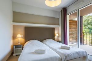 Appart'hotels Residhotel Residence Pont du Gard : Appartement 2 Chambres - Vue sur Garrigue