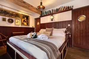 Double Room room in 1777. At The Albion