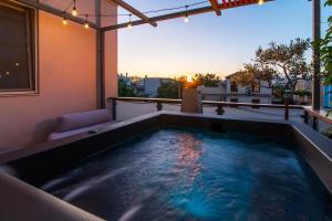 Majestic Villa overlooking Acropolis with Hot Tub