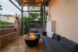 Majestic Villa overlooking Acropolis with Hot Tub