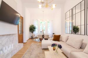 Majestic Villa overlooking Acropolis with Hot Tub