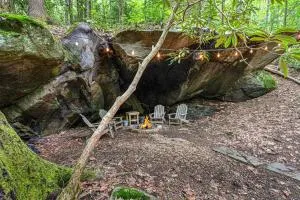 Tuckaway Cave - Cabin on Fightingtown Creek - Mountain Surroundings, Hot Tub, Firepit, Private Access To Fightingtown Creek, Wat - Cherry Log