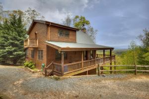 View From The Top - Pet-Friendly Mountain View Blue Ridge Cabin - Stunning Views, Hot Tub, Shuffleboard, Foosball In The Aska Ad