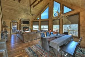 Whisky Creek Retreat - Family Friendly Blue Ridge Cabin - Mountain Views, Hot Tub, Fire Pit, Covered Deck, Game Room, Close To D