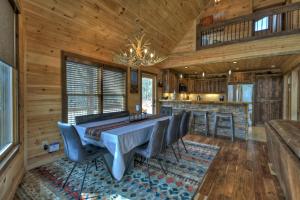 Whisky Creek Retreat - Family Friendly Blue Ridge Cabin - Mountain Views, Hot Tub, Fire Pit, Covered Deck, Game Room, Close To D