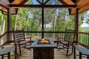 Lees Lookout - Pet Friendly with Mountain Views - Open Floor Plan, Vaulted Ceilings, Hot Tub, Pet Friendly, Outdoor Fire Pit - Chopped Oak