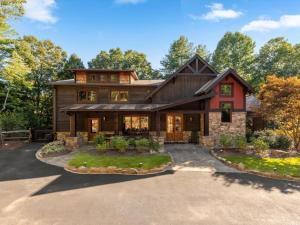 River Joy Lodge - Luxury Home on the Ellijay River
