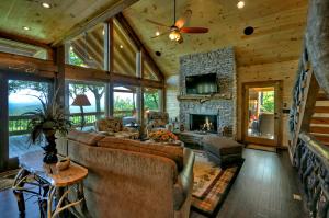 The VUE Over Blue Ridge - 270 Degree Mountain View