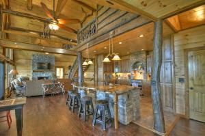 The VUE Over Blue Ridge - 270 Degree Mountain View