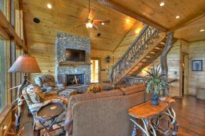 The VUE Over Blue Ridge - 270 Degree Mountain View