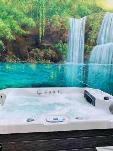 Mews House, Tewkesbury town centre, hot tub, pets